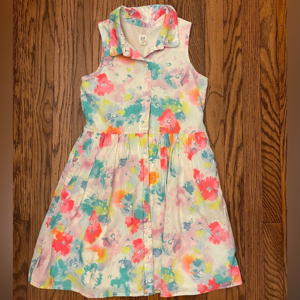 Floral button down dress 👗